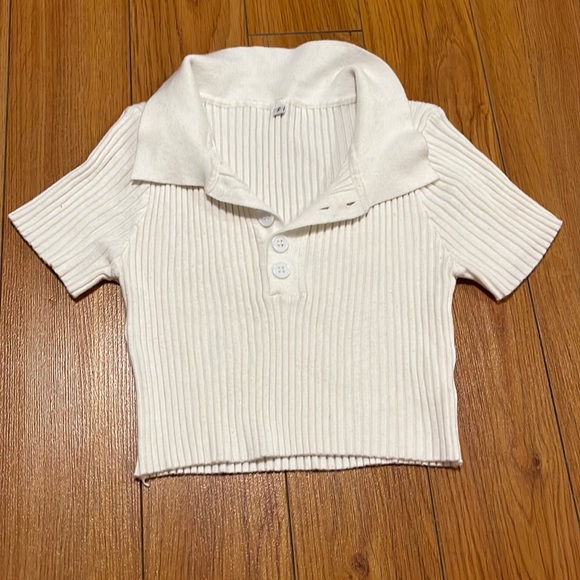 YesStyle off-white crop top - Picture 1 of 2